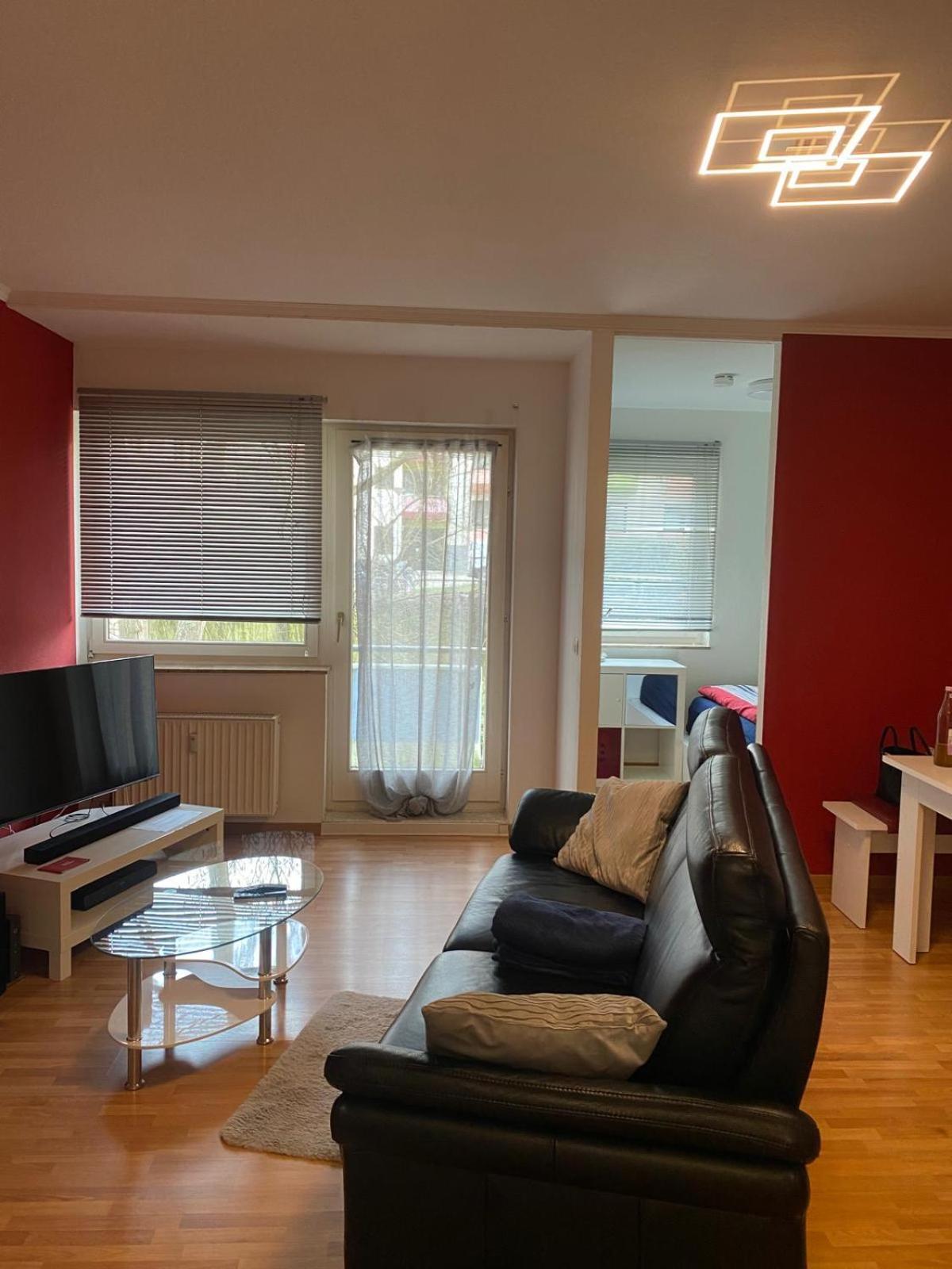 Zwei Zimmer Appartment Mit Balkon Und Stellplatz Voll Moebliert 特里尔 外观 照片