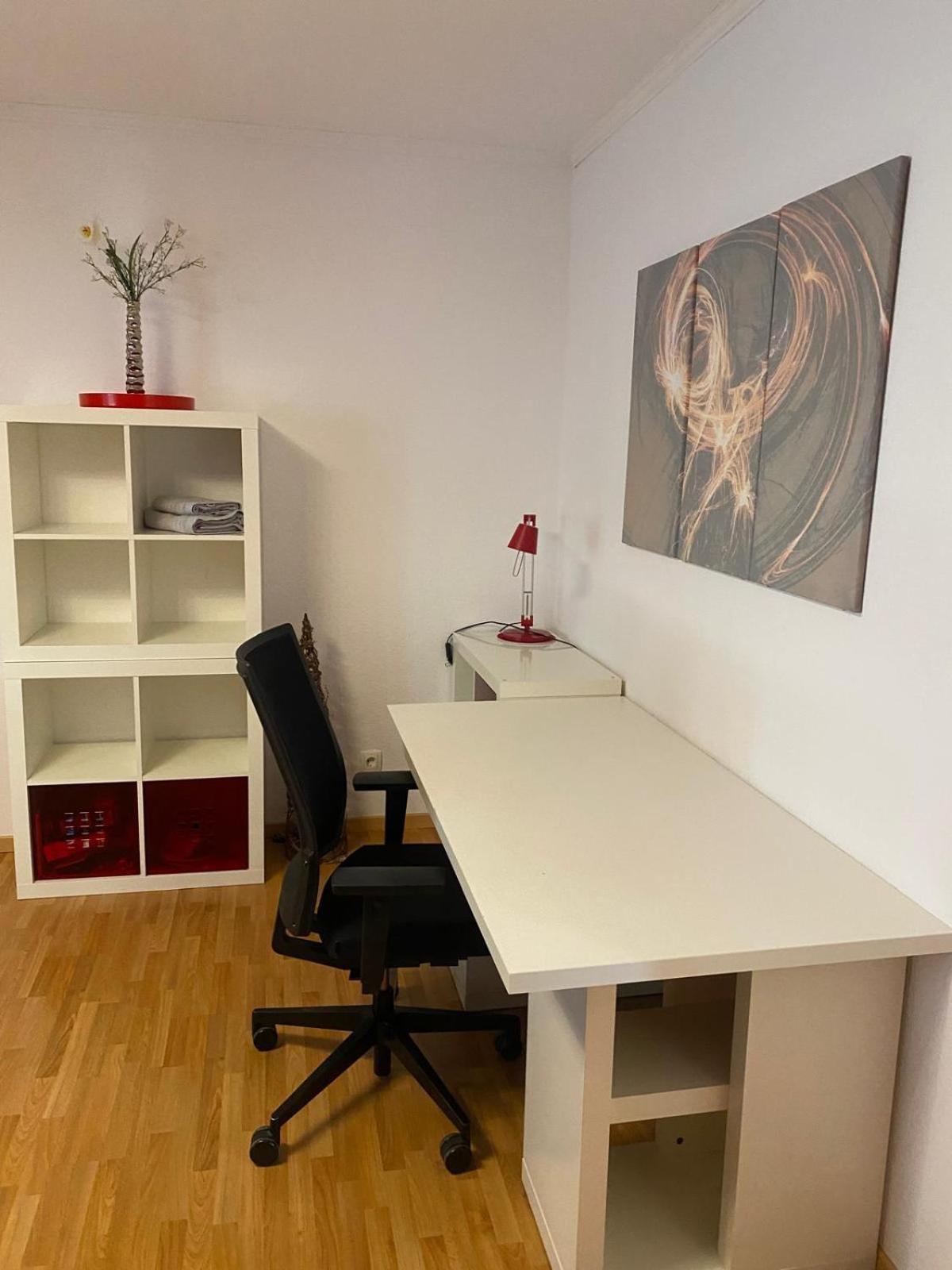 Zwei Zimmer Appartment Mit Balkon Und Stellplatz Voll Moebliert 特里尔 外观 照片