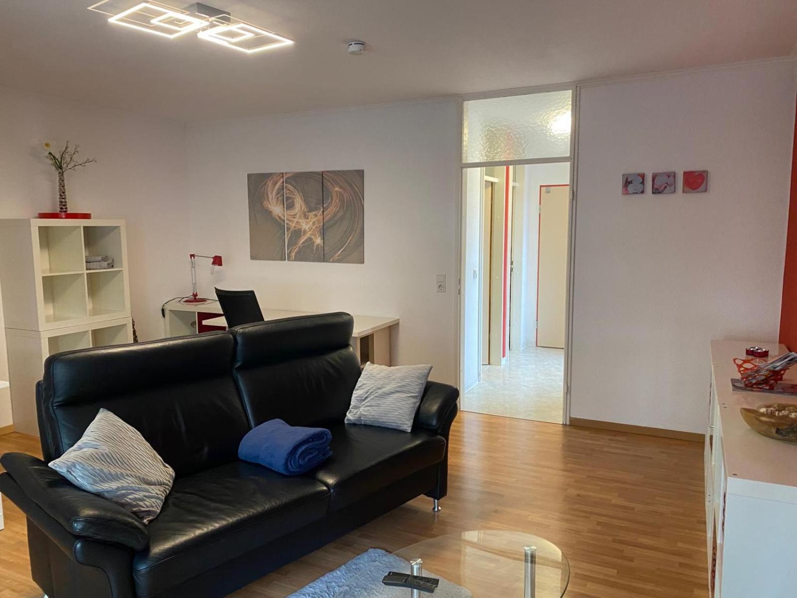 Zwei Zimmer Appartment Mit Balkon Und Stellplatz Voll Moebliert 特里尔 外观 照片
